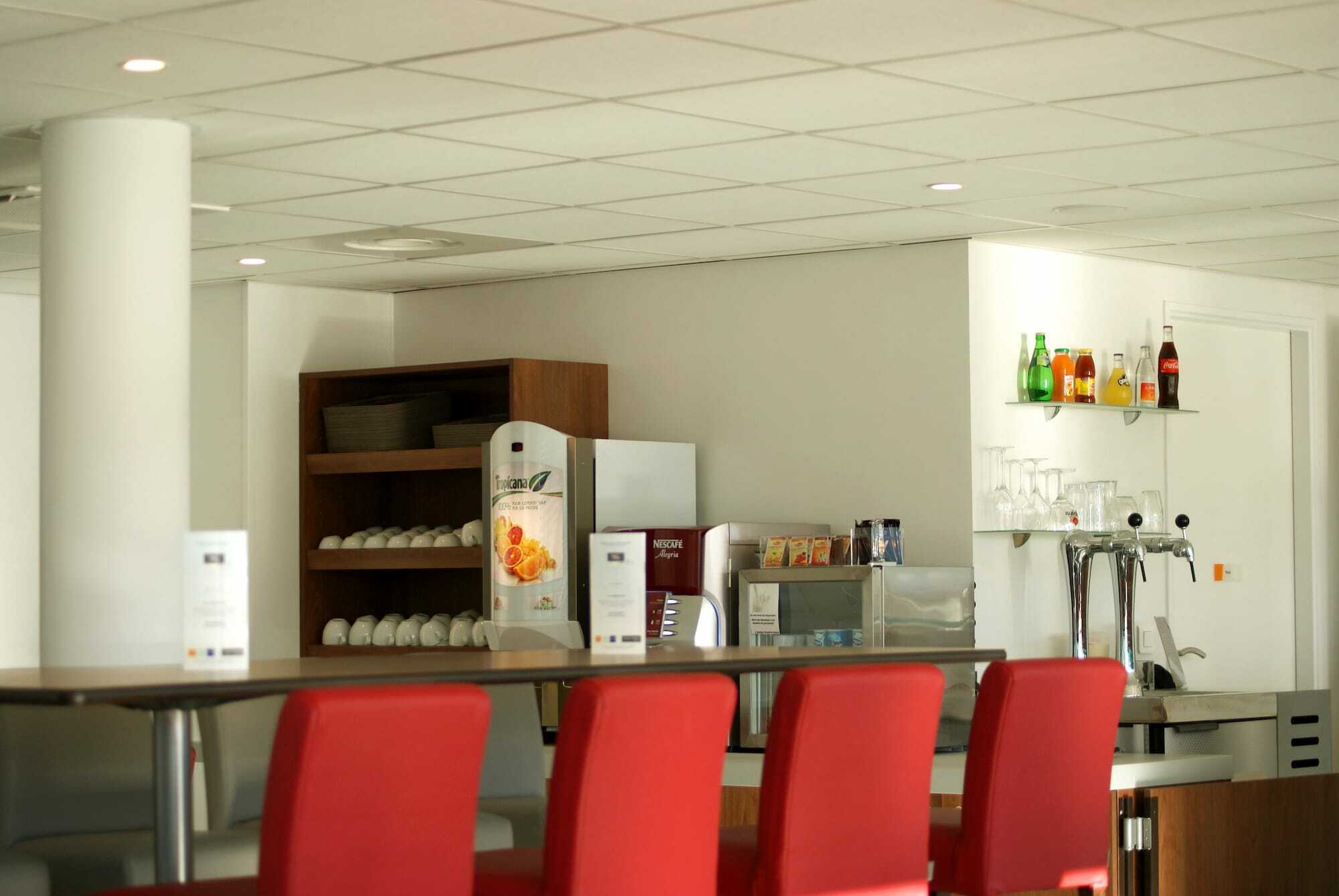 Lyon Aeroport 2*